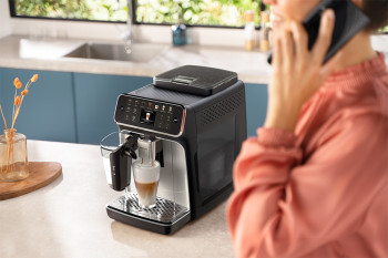Philips Series 4400 Fully automatic espresso machine image 5